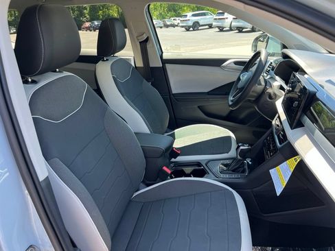 New 2026 Volkswagen Taos SE FWD image 23