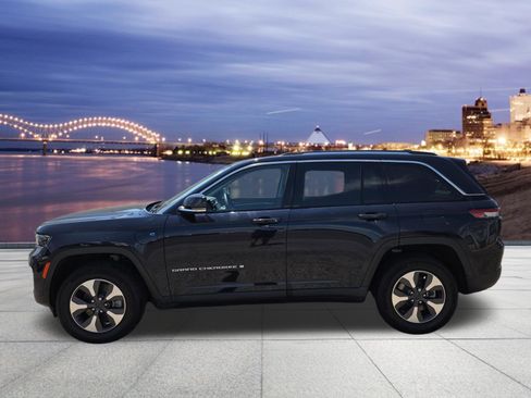 Used 2022 Jeep Grand Cherokee Limited 4xe w/ Luxury Tech Group II AWD/4WD image 2