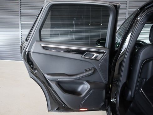 Certified 2023 Porsche Macan image 23