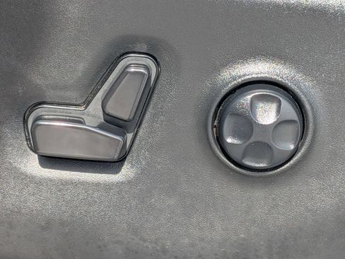 Used 2023 Chrysler Pacifica Touring-L FWD image 18