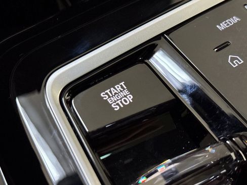 New 2026 BMW 740i image 17