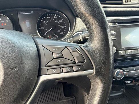 Used 2017 Nissan Rogue SV FWD image 17