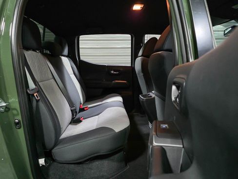 Used 2022 Toyota Tacoma TRD Sport w/ Technology Package image 18