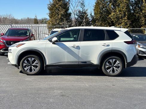 Used 2023 Nissan Rogue SV image 4