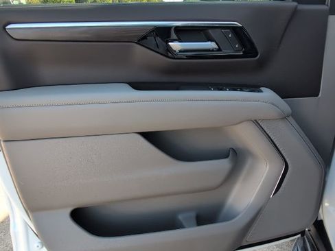 New 2026 Chevrolet Suburban LS image 15