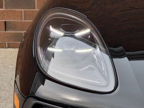 New 2026 Porsche Macan Turbo image 12