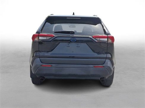 Used 2022 Toyota RAV4 XLE image 5