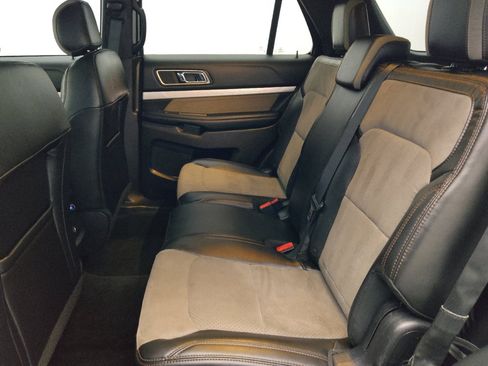 Used 2017 Ford Explorer XLT w/ Equipment Group 202A FWD image 18
