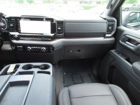 Used 2026 GMC Sierra 1500 SLT AWD/4WD image 14