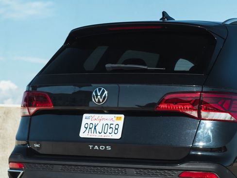 Used 2022 Volkswagen Taos SE image 9