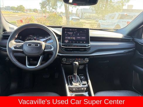 Used 2025 Jeep Compass Trailhawk AWD/4WD image 12