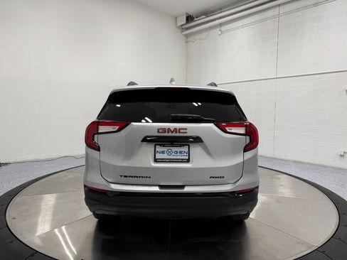 Used 2022 GMC Terrain SLE w/ Elevation Edition image 6