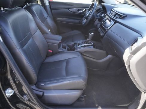 Used 2018 Nissan Rogue SV image 18