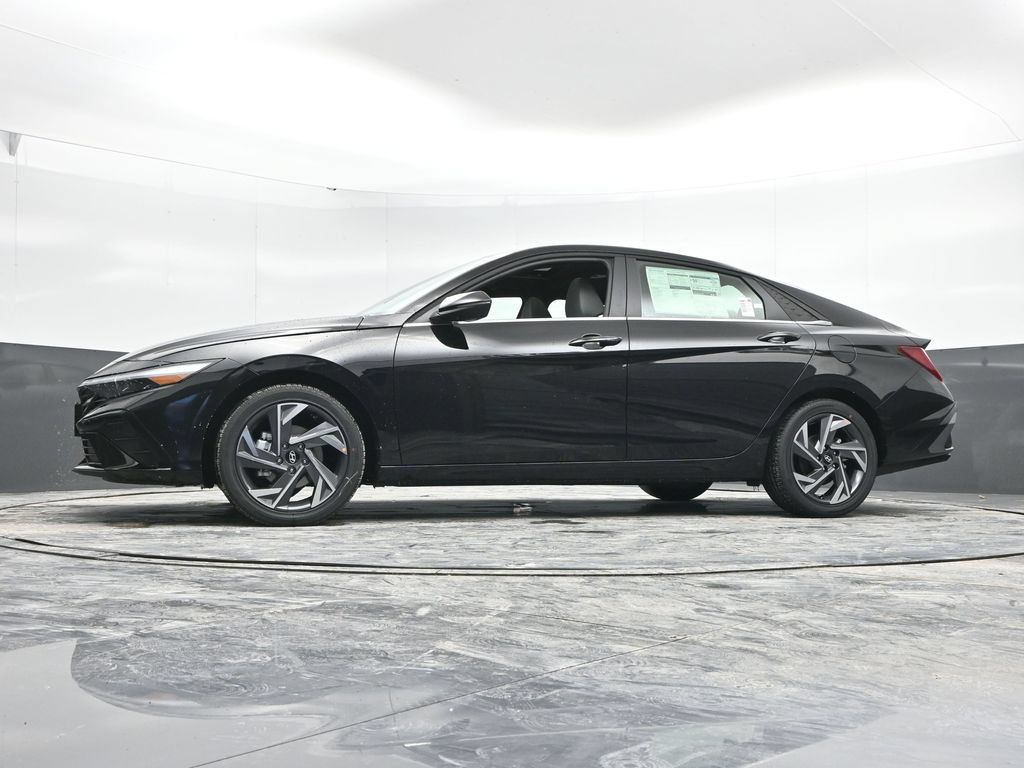 Used 2026 Hyundai Elantra Limited w/ Cargo Package FWD image 50