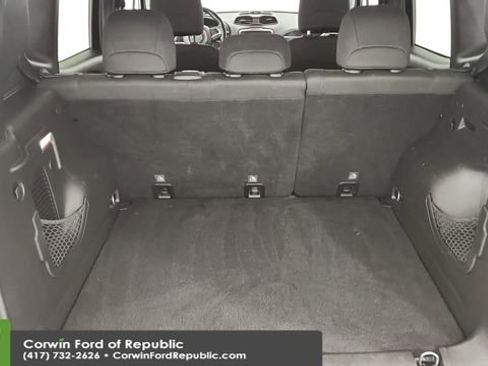 Used 2018 Jeep Renegade Latitude w/ Cold Weather Group image 19