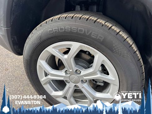 Used 2024 Jeep Compass Latitude AWD/4WD image 10