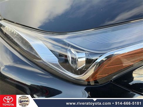 Used 2021 Toyota Prius XLE image 9