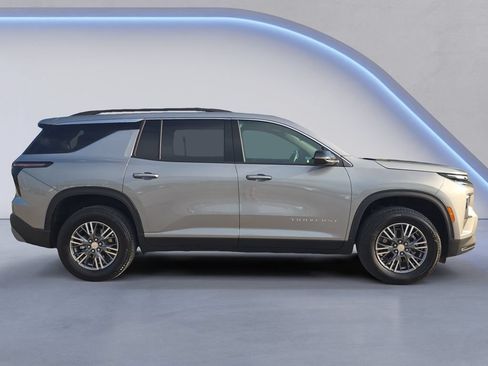 Used 2026 Chevrolet Traverse LT FWD image 7