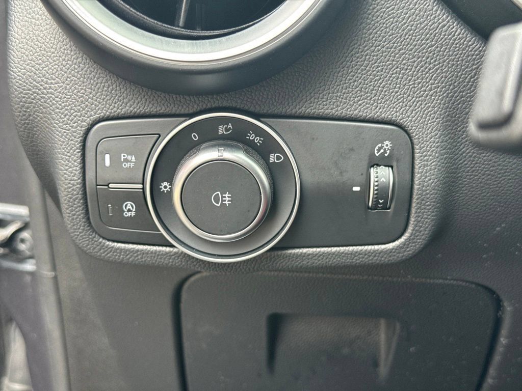 Used 2023 Alfa Romeo Stelvio Veloce AWD/4WD image 40