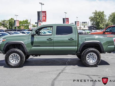 Used 2022 Toyota Tacoma TRD Sport w/ TRD Premium Sport Package AWD/4WD image 20