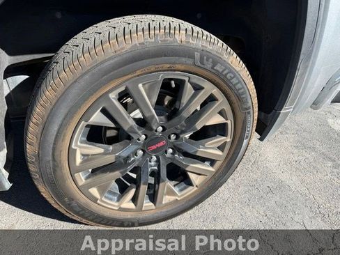 Used 2024 GMC Sierra 1500 SLT w/ SLT Premium Package AWD/4WD image 9