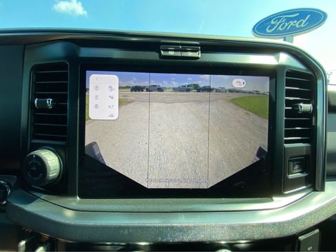 Used 2026 Ford F250 Platinum w/ FX4 Off-Road Package AWD/4WD image 44