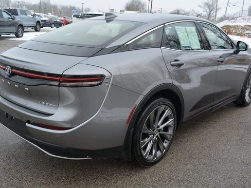 Used 2023 Toyota Crown Limited w/ Advanced Technology Package image 5