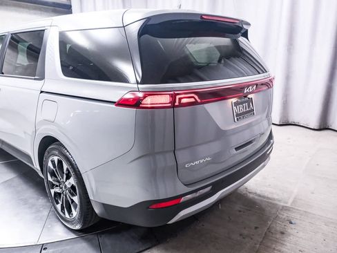 Used 2024 Kia Carnival EX image 8