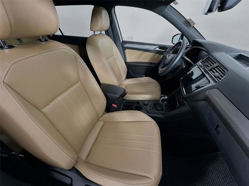 Used 2022 Volkswagen Tiguan SE image 27