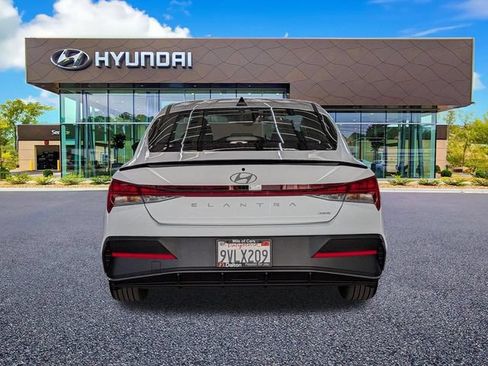 Used 2025 Hyundai Elantra SEL FWD image 3