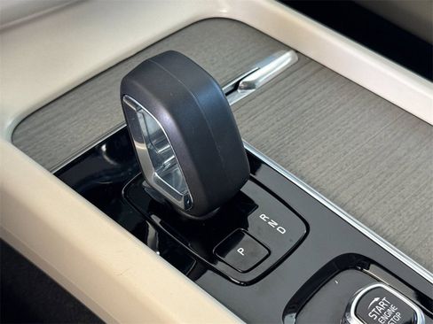 Certified 2023 Volvo XC60 B5 Plus w/ Climate Package image 21