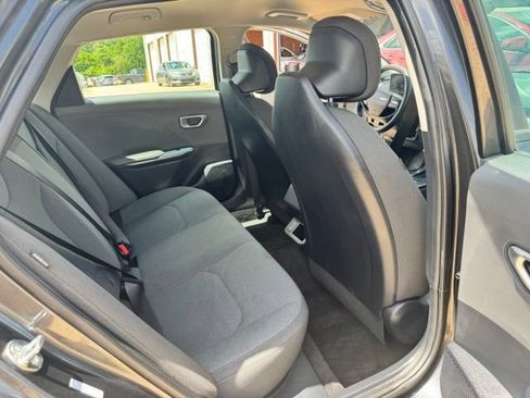 Used 2025 Kia K4 FWD image 28