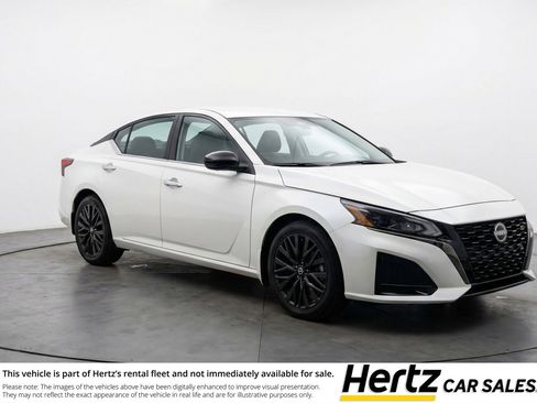 Used 2025 Nissan Altima 2.5 SV image 1