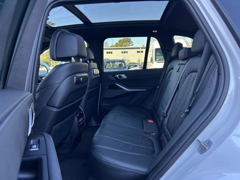 Used 2025 BMW X5 xDrive50e image 11
