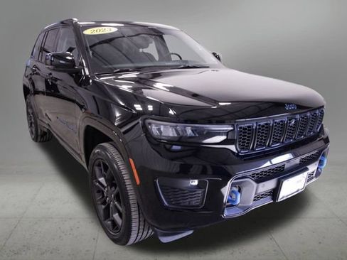 Used 2023 Jeep Grand Cherokee 30th Anniversary image 8