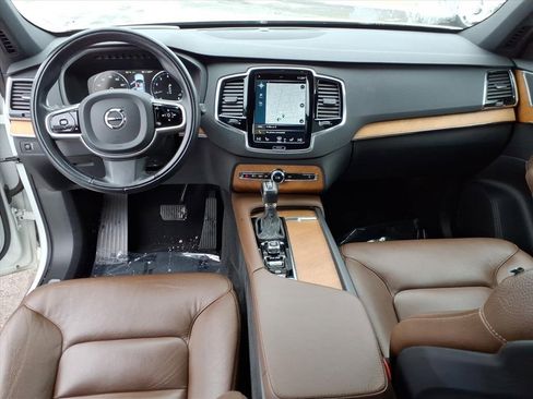Used 2021 Volvo XC90 T6 Momentum w/ Protection Package Premier image 16
