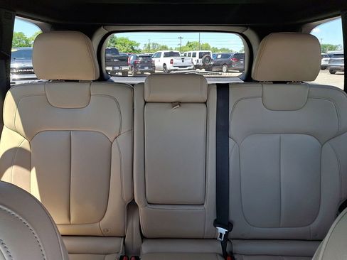 Used 2023 Jeep Grand Cherokee Limited w/ Black Appearance Package AWD/4WD image 20
