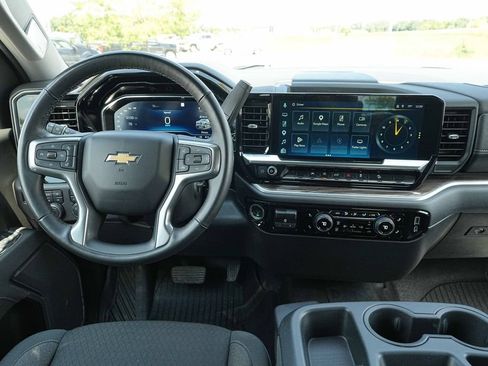Used 2025 Chevrolet Silverado 1500 LT AWD/4WD image 28