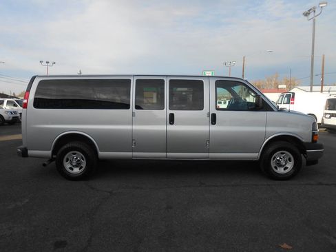 Used 2017 Chevrolet Express 3500 LT w/ LT Preferred Equipment Group image 4