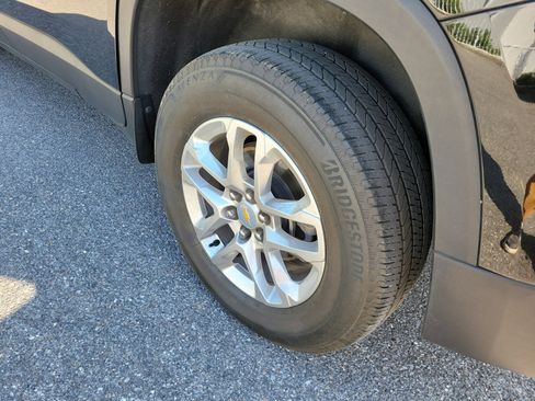 Used 2023 Chevrolet Traverse LS AWD/4WD image 26