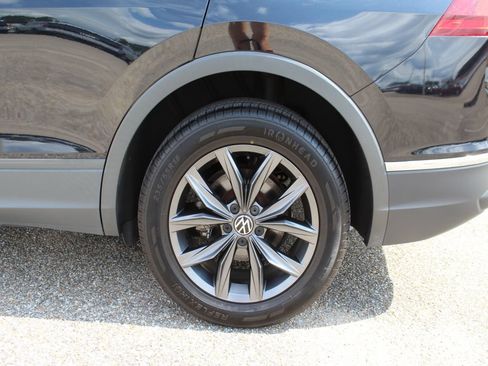 Used 2022 Volkswagen Tiguan SE AWD/4WD image 19