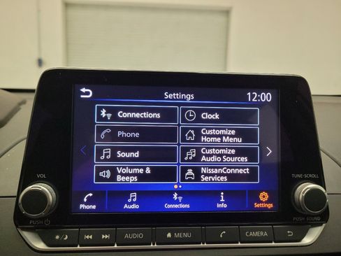 Used 2025 Nissan Altima 2.5 SV FWD image 25