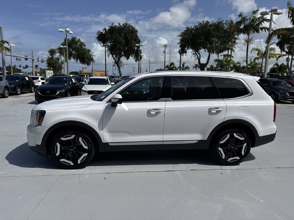 Used 2024 Kia Telluride S FWD image 11
