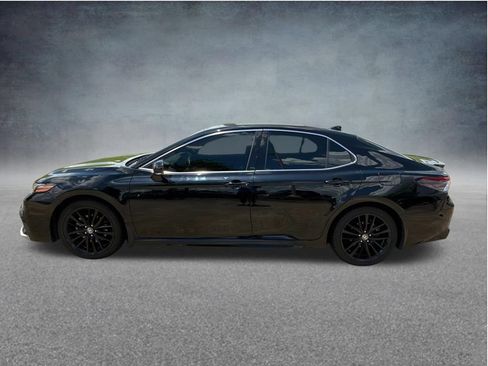 Used 2021 Toyota Camry XSE FWD image 6