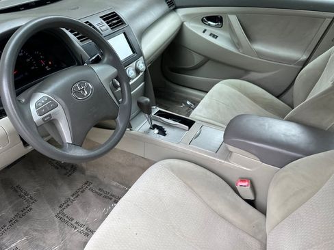Used 2011 Toyota Camry LE FWD image 11