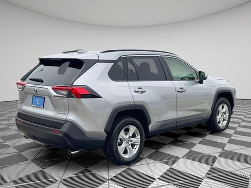 Used 2020 Toyota RAV4 XLE w/ Carpet Mat Package image 10