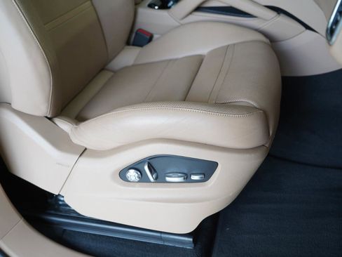 Used 2020 Porsche Cayenne image 32