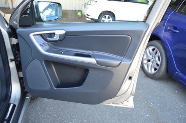 Used 2015 Volvo XC60 T5 Premier w/ Proximity Package FWD image 31