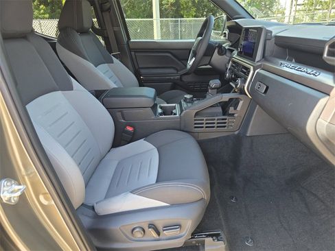 Certified 2025 Toyota Tacoma TRD Off-Road image 14