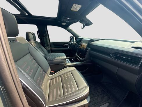 Used 2025 GMC Yukon XL AT4 Ultimate w/ LPO, Floor Liner Package AWD/4WD image 27
